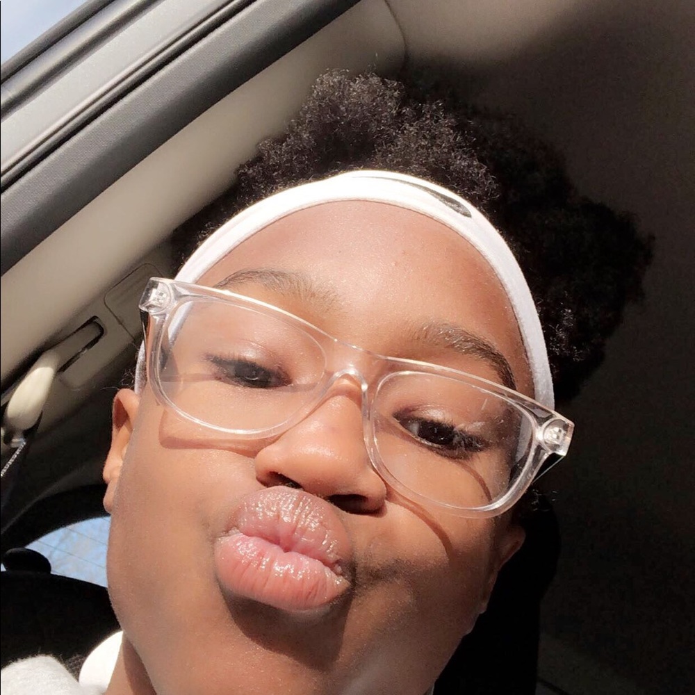 Meet your Posher, Olivia